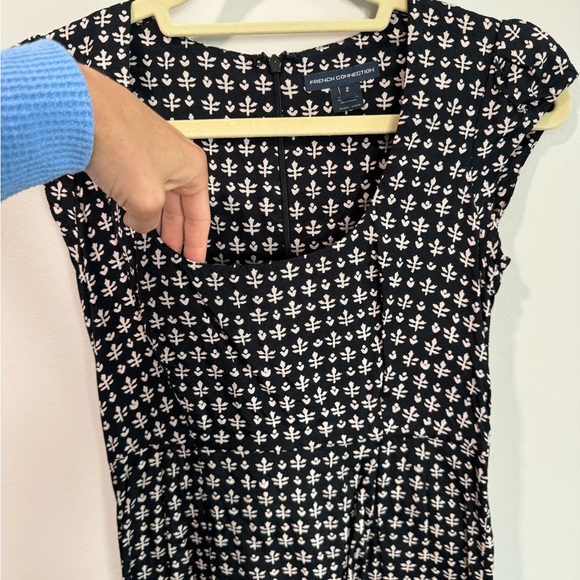 Black & Cream Flur De Lis Patterned Dress from French Connection - Picture 3 of 8